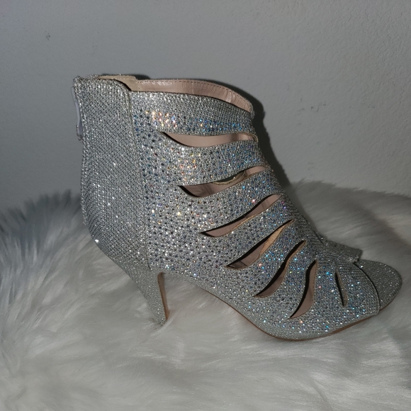 Shoes - Picture 3 of 3